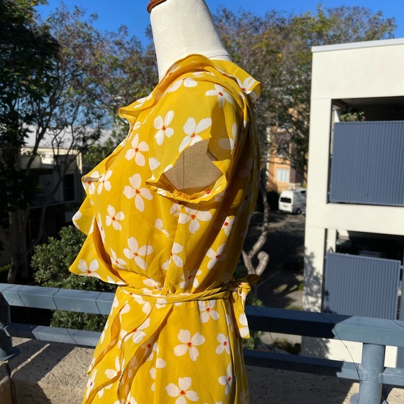 Bardot Yellow Daisy Abstract Mini Wrap Dress - Picture 7 of 8